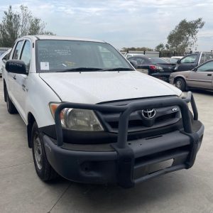 Car Wreckers - Toyota Hilux 2006 White Manual