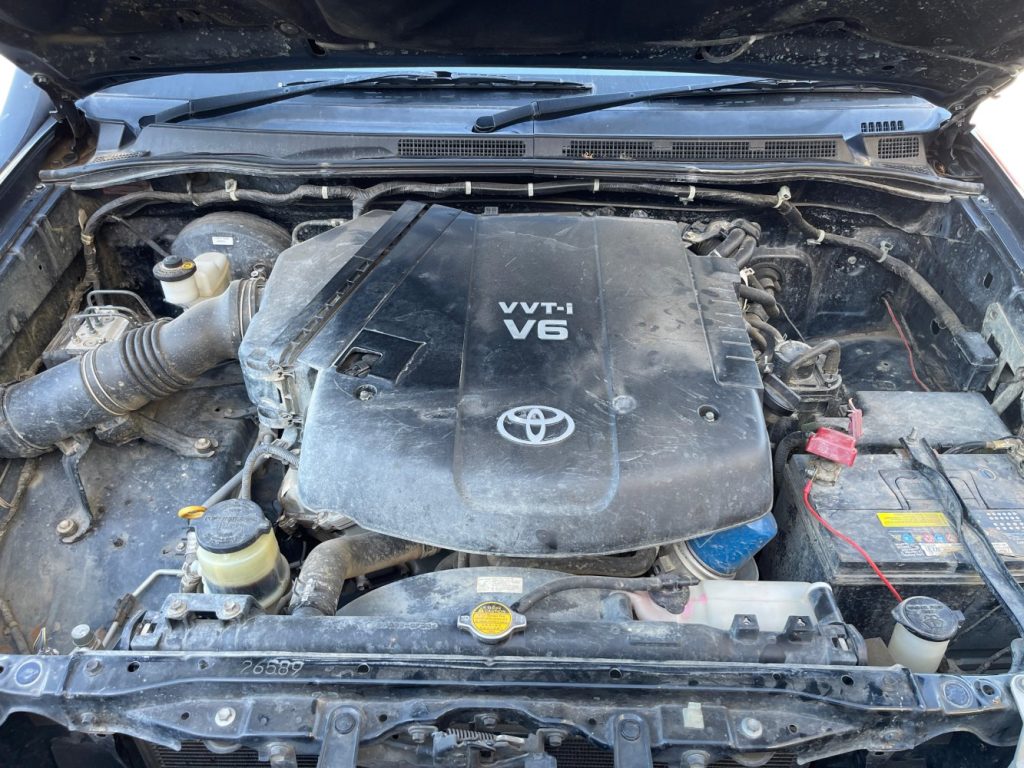 Car Wreckers - Toyota Hilux 2006 Black Manual