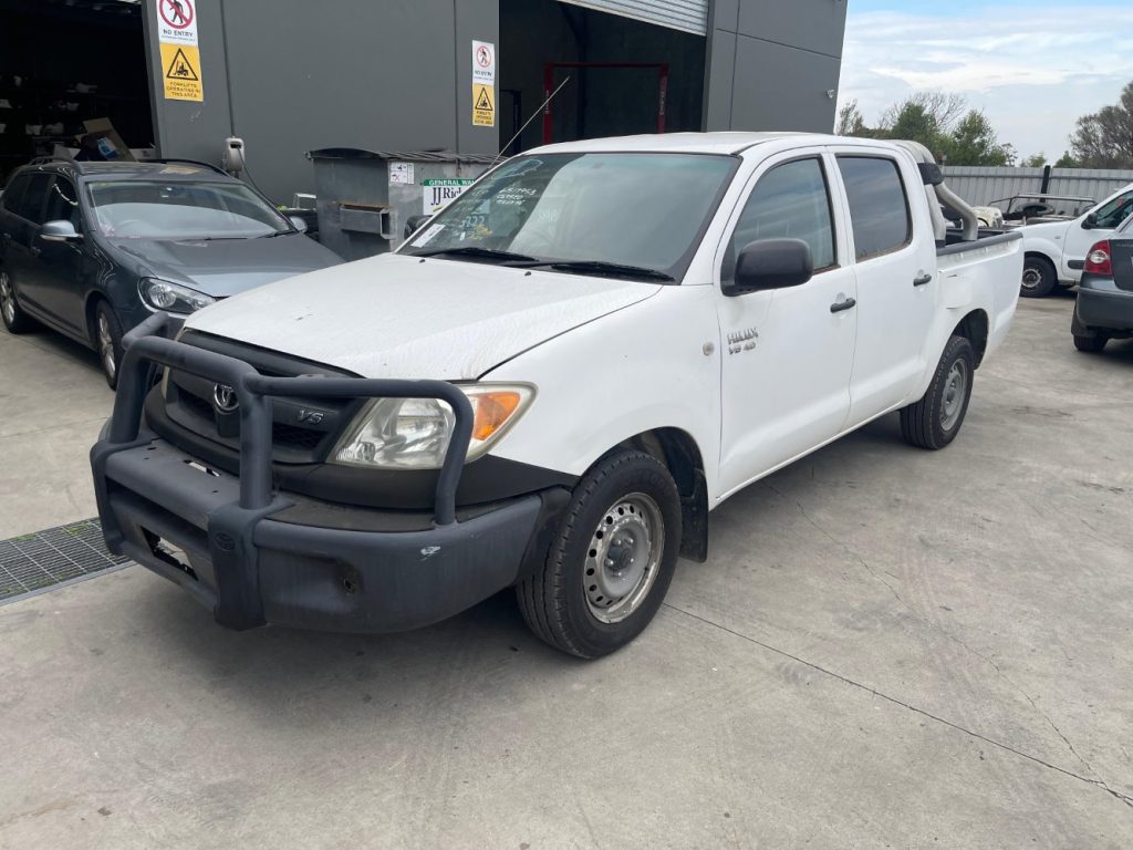 Car Wreckers - Toyota Hilux 2006 White Manual