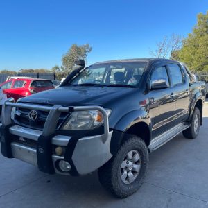 Car Wreckers - Toyota Hilux 2006 Black Manual
