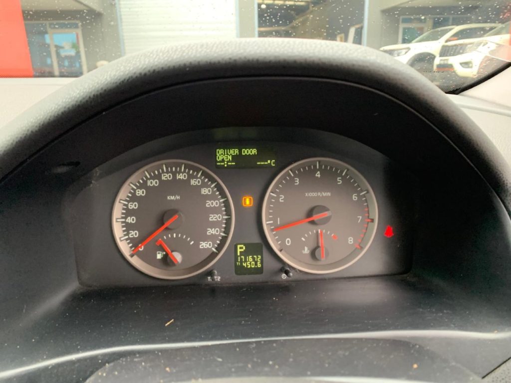 Car Wreckers - Nissan Navara 2010 Silver Auto Diesel