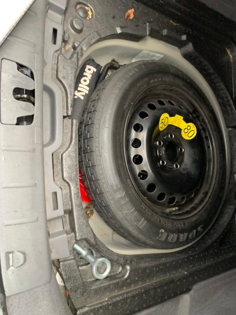 Car Wreckers - Nissan Navara 2010 Silver Auto Diesel