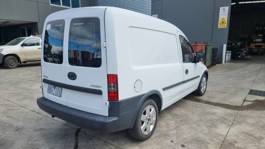 Car Wreckers - Holden Combo 2006 XC