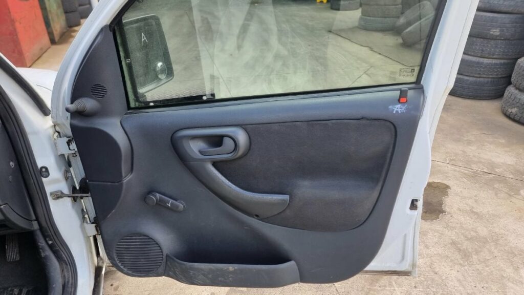 Car Wreckers - Holden Combo 2006 XC