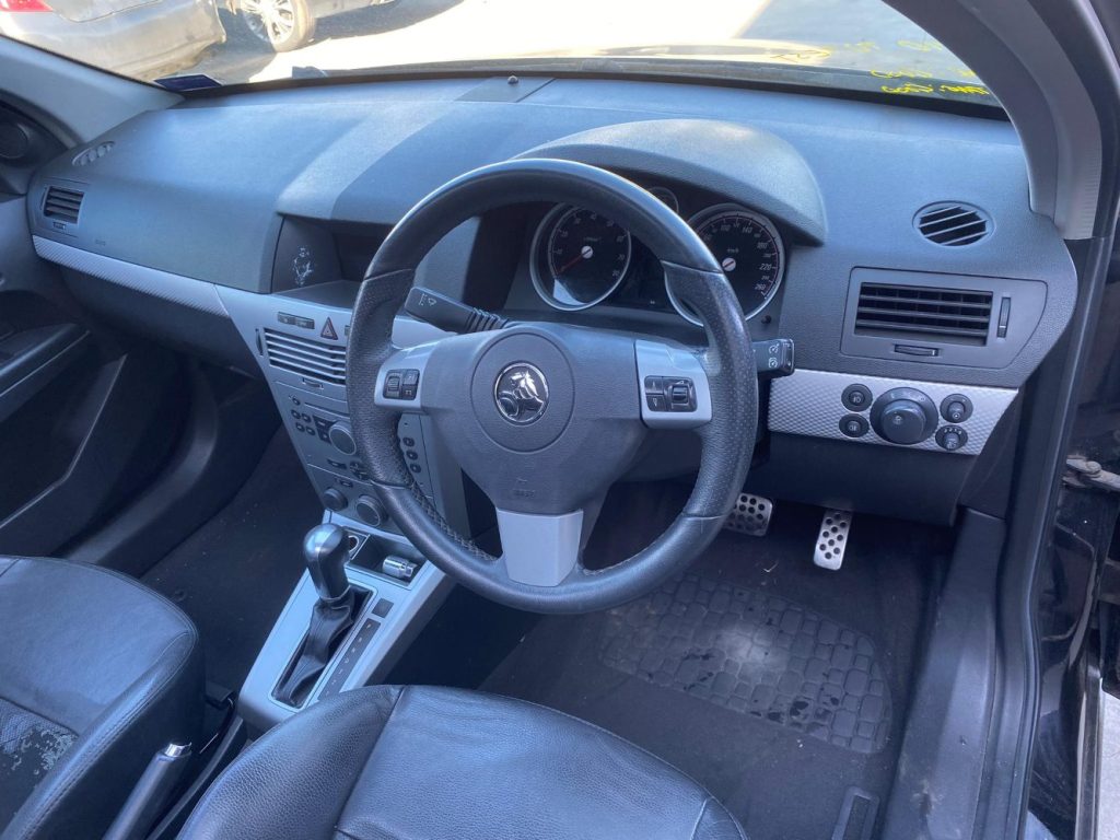 Car Wreckers - Holden Astra 2007 Black Auto Petrol