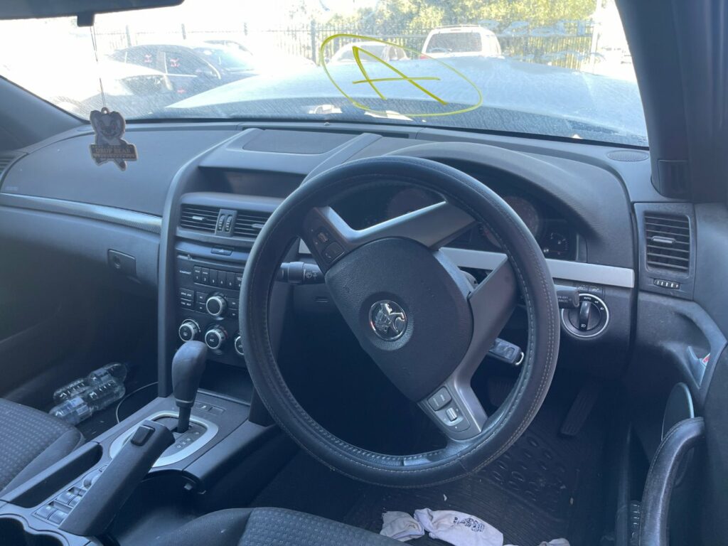 Car Wreckers - Holden Commodore 2007 Silver Auto Petrol