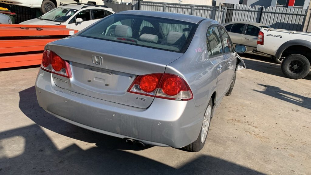 Car Wreckers - Honda Civic 2008 Silver Auto
