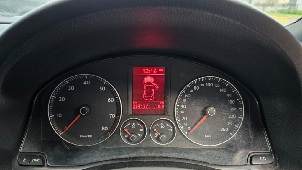 Volkswagen EOS 2008 1F7,1F8 TFSI 2.0L CAWB,CCZA,BWA,CBFA DOHC 16v Turbo Petrol Direct Inj. 4cyl 147kW Convertible FWD