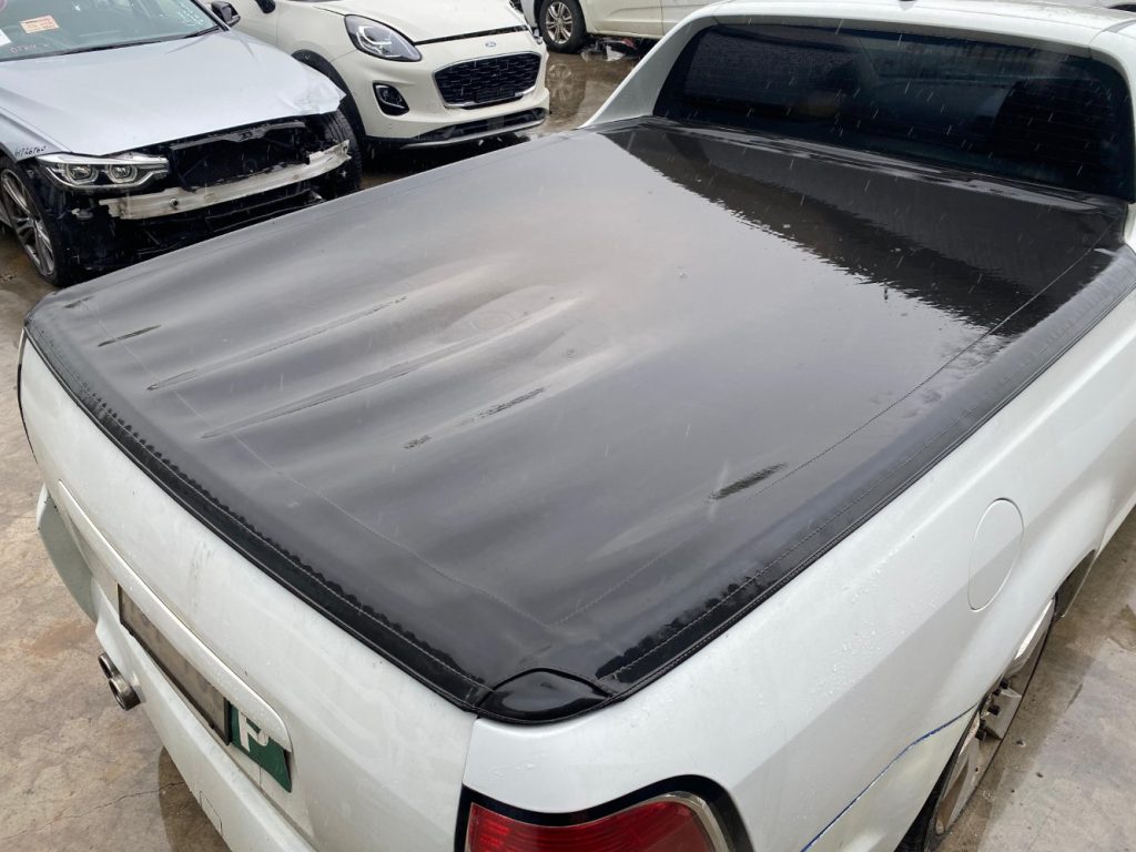 Car Wreckers - Holden Commodore 2009 White Auto