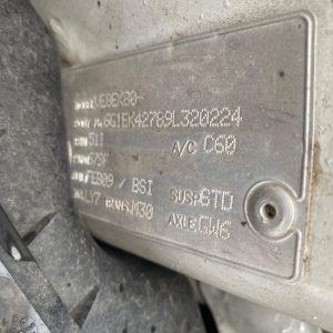 Car Wreckers - Holden Commodore 2009 White Auto