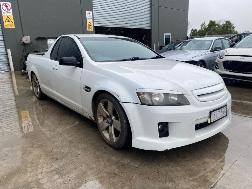 Car Wreckers - Holden Commodore 2009 White Auto