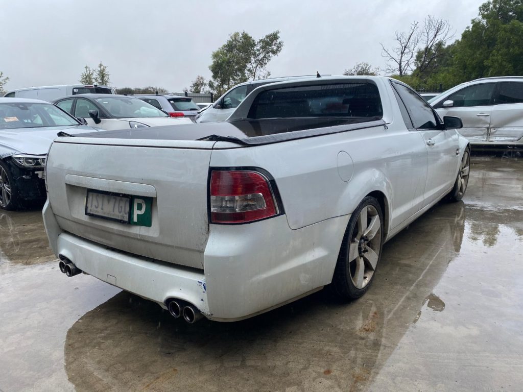 Car Wreckers - Holden Commodore 2009 White Auto