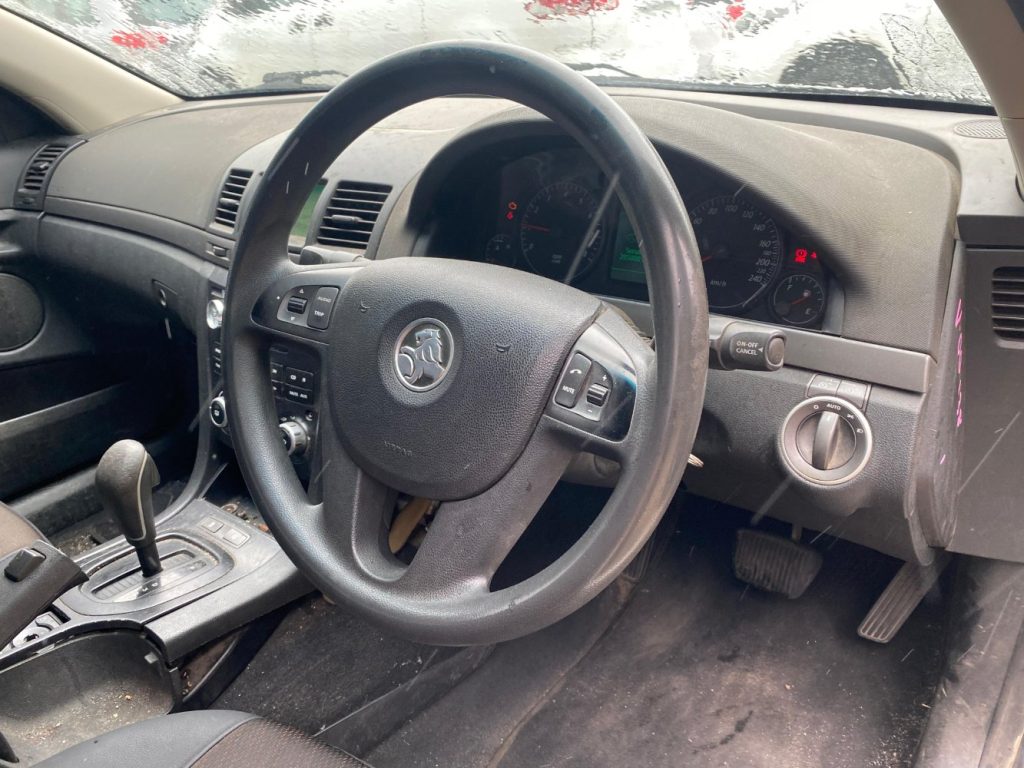 Car Wreckers - Holden Commodore 2009 White Auto