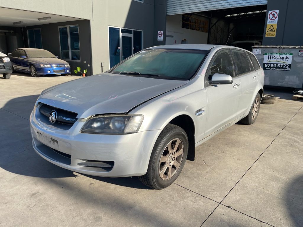 Car Wreckers - Holden Commodore 2009 Silver Auto Petrol