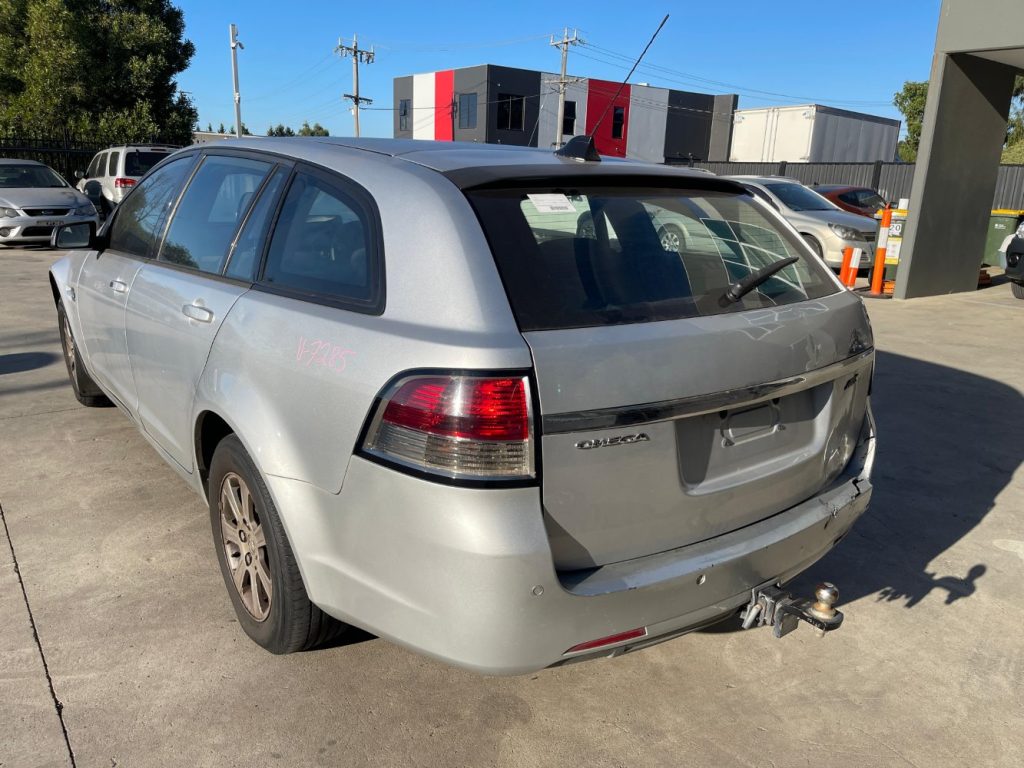 Car Wreckers - Holden Commodore 2009 Silver Auto Petrol