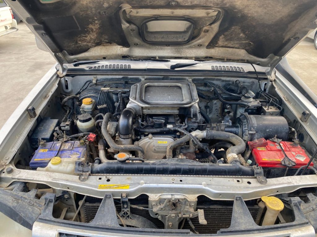 Car Wreckers - Nissan Navara 2009 Silver Manual Diesel