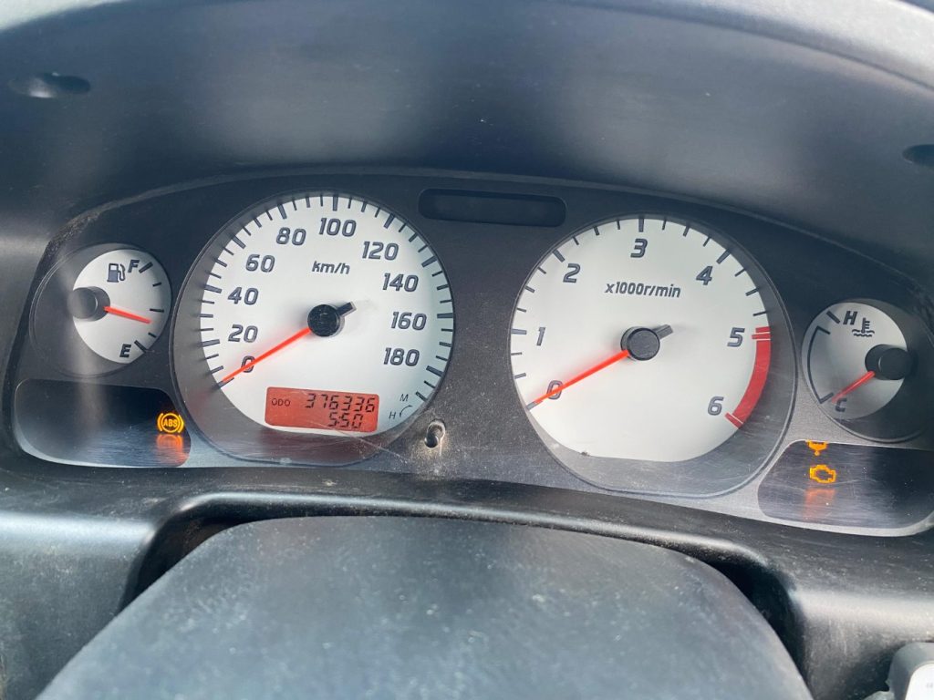 Car Wreckers - Nissan Navara 2009 Silver Manual Diesel