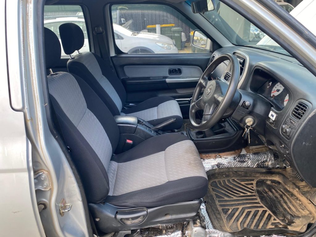 Car Wreckers - Nissan Navara 2009 Silver Manual Diesel