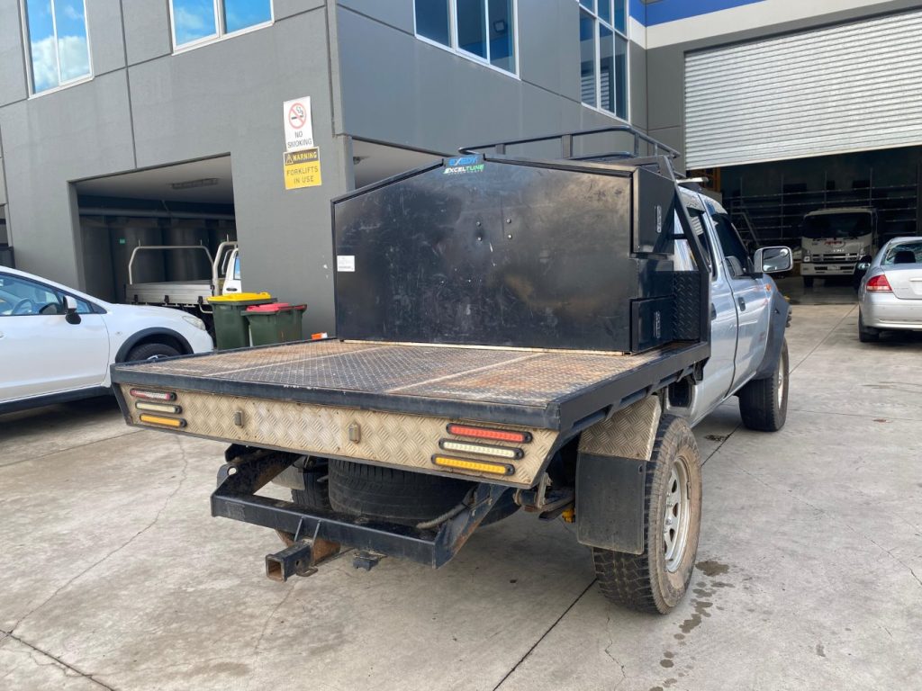 Car Wreckers - Nissan Navara 2009 Silver Manual Diesel