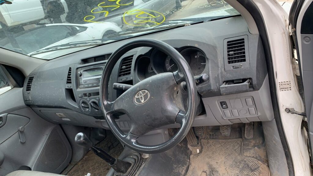 Car Wreckers - Toyota Hilux 2009
