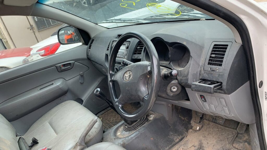 Car Wreckers - Toyota Hilux 2009