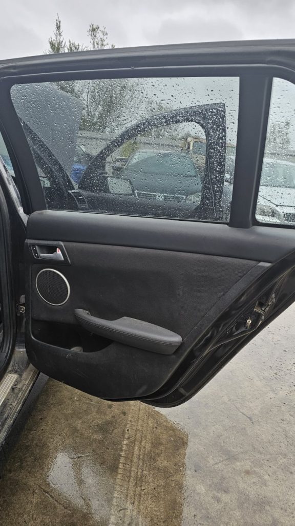 Car Wreckers - Holden Commodore VE 2010 Black Auto Petrol