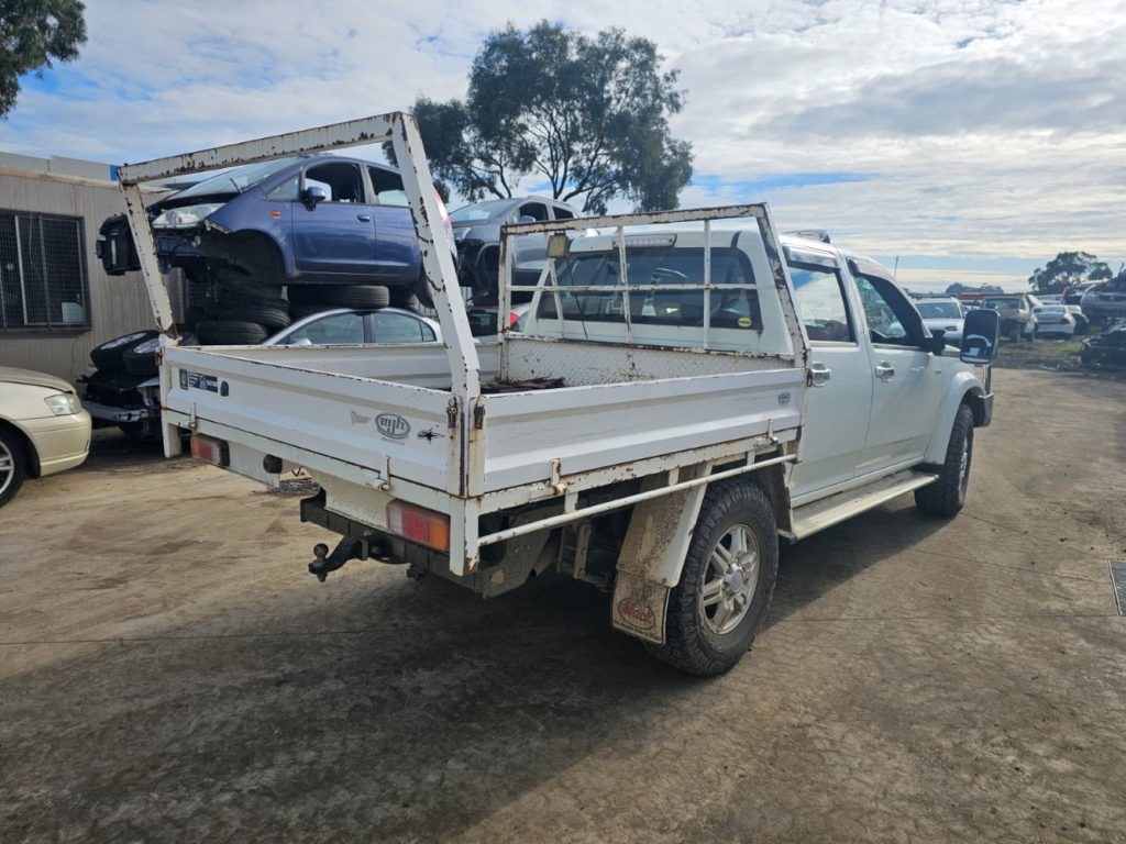 Car Wreckers - Isuzu D-Max 2010 White Auto Petrol