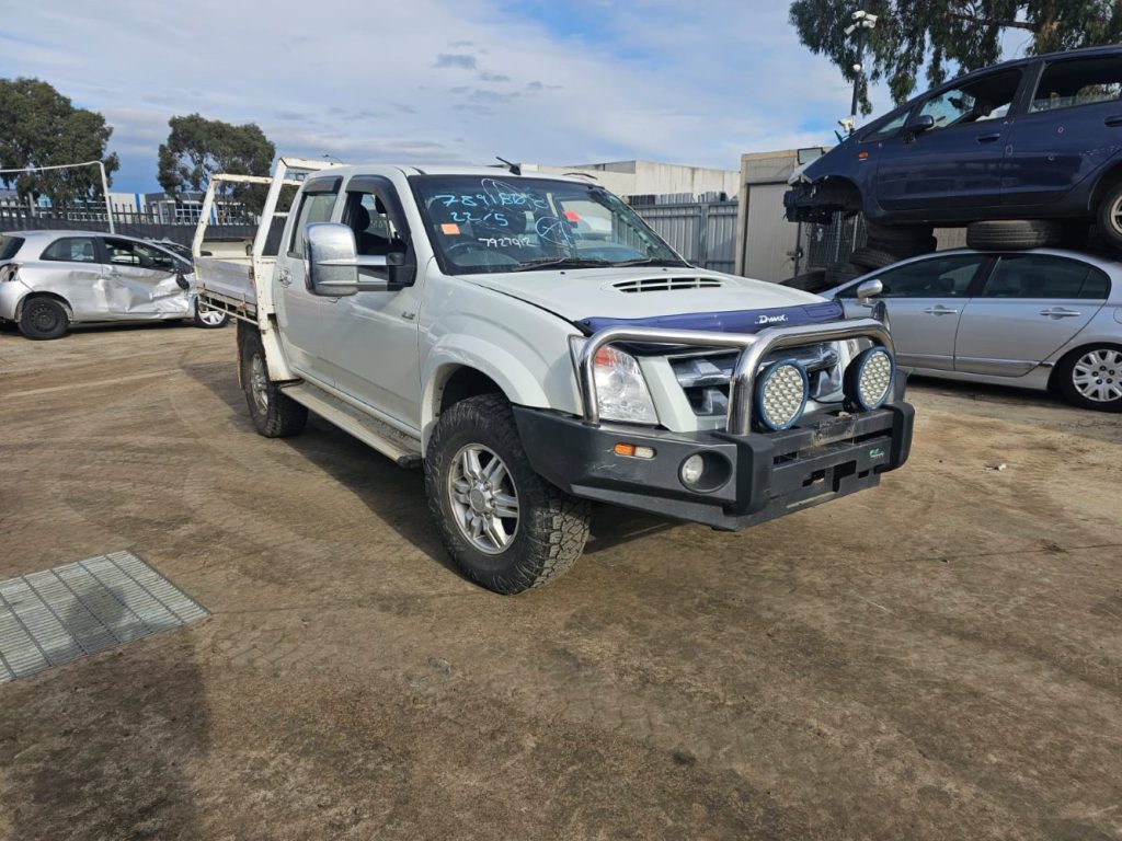 Car Wreckers - Isuzu D-Max 2010 White Auto Petrol