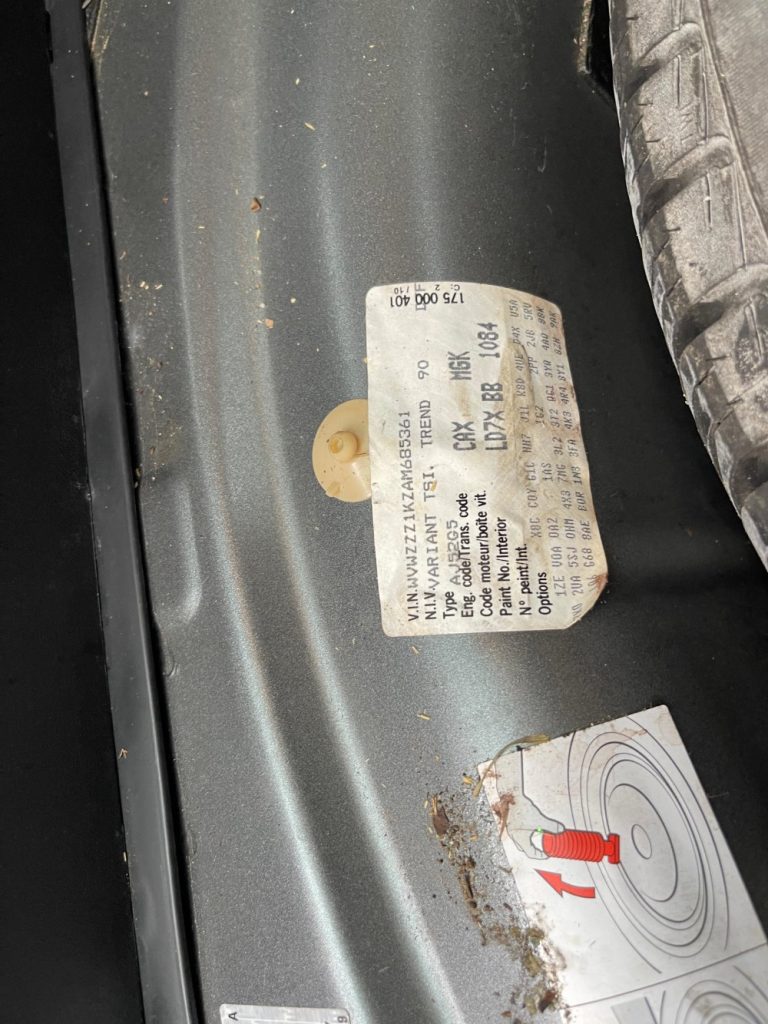 Car Wreckers - Volkswagen Golf Wagon 2010 Grey Auto