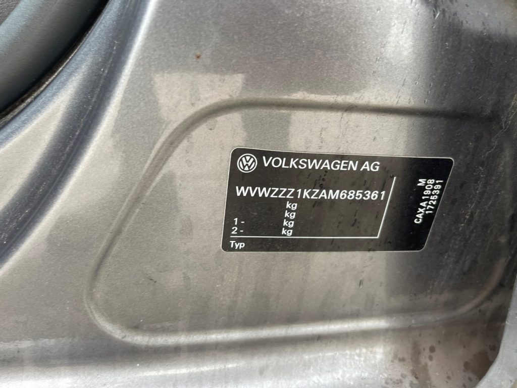 Car Wreckers - Volkswagen Golf Wagon 2010 Grey Auto