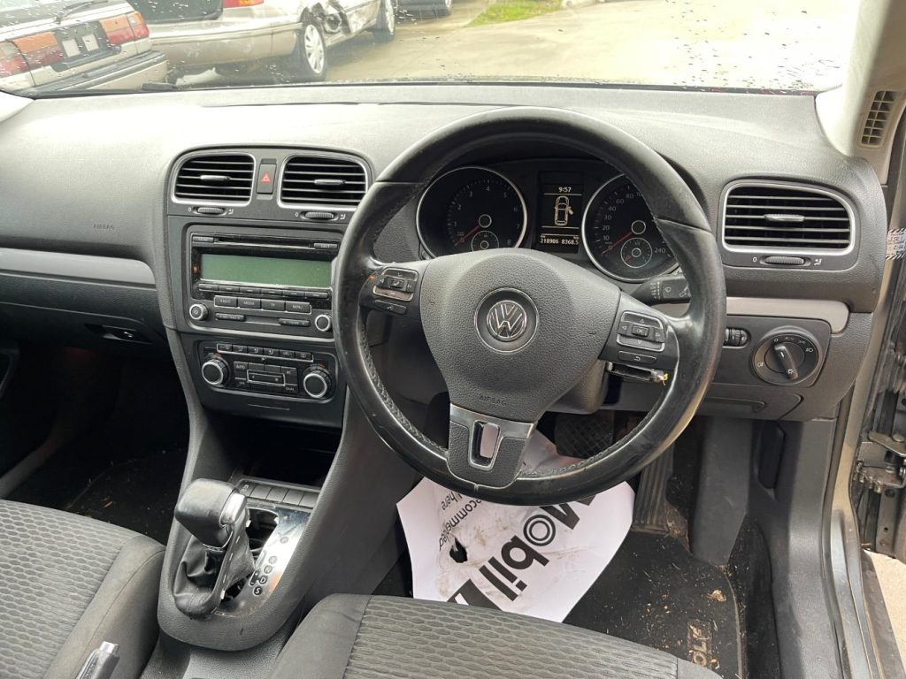 Car Wreckers - Volkswagen Golf Wagon 2010 Grey Auto