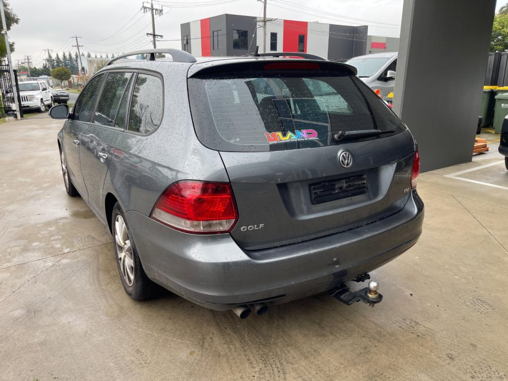 Car Wreckers - Volkswagen Golf Wagon 2010 Grey Auto