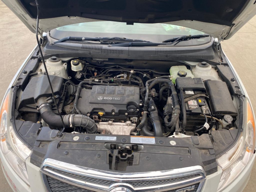 Car Wreckers - Holden Cruze 2011 White Auto Petrol