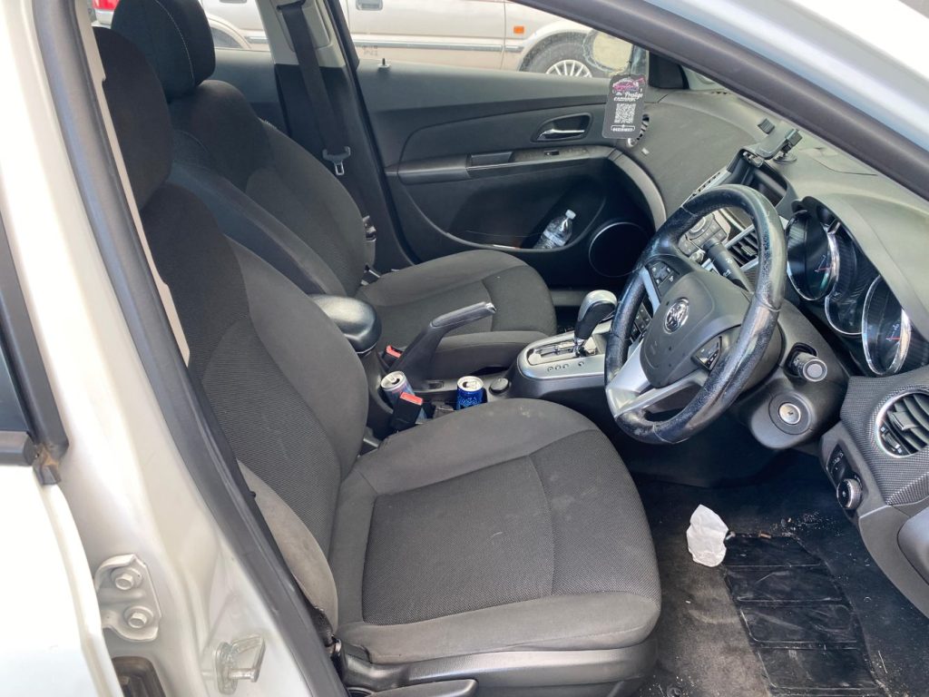 Car Wreckers - Holden Cruze 2011 White Auto Petrol