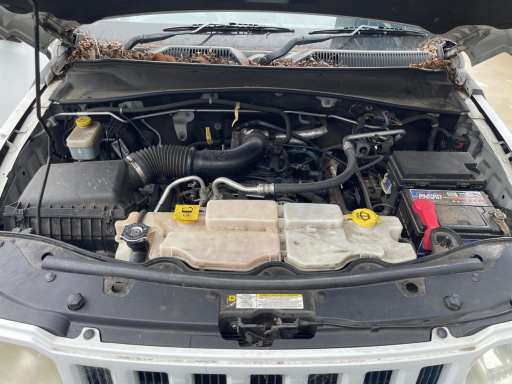 Car Wreckers - Jeep Cherokee 2011 White Auto