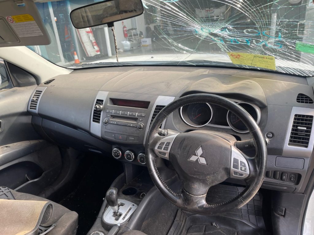 Car Wreckers - Mitsubishi Outlander 2011 White Auto Petrol