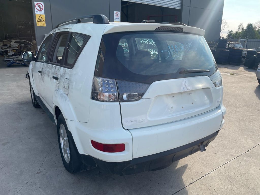 Car Wreckers - Mitsubishi Outlander 2011 White Auto Petrol