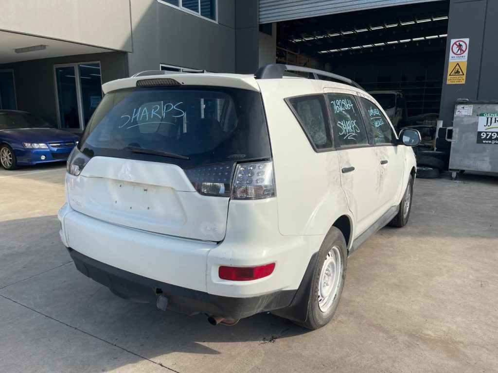 Car Wreckers - Mitsubishi Outlander 2011 White Auto Petrol