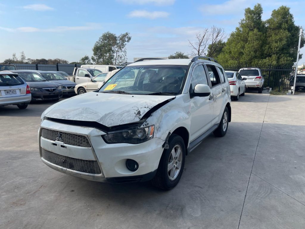 Car Wreckers - Mitsubishi Outlander 2011 White Auto Petrol