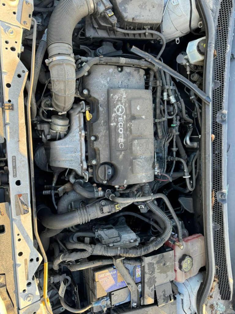 Car Wreckers - Opel Astra 2012 White Auto