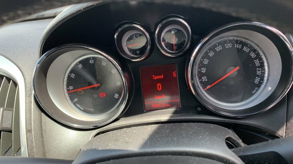 Car Wreckers - Opel Astra 2012