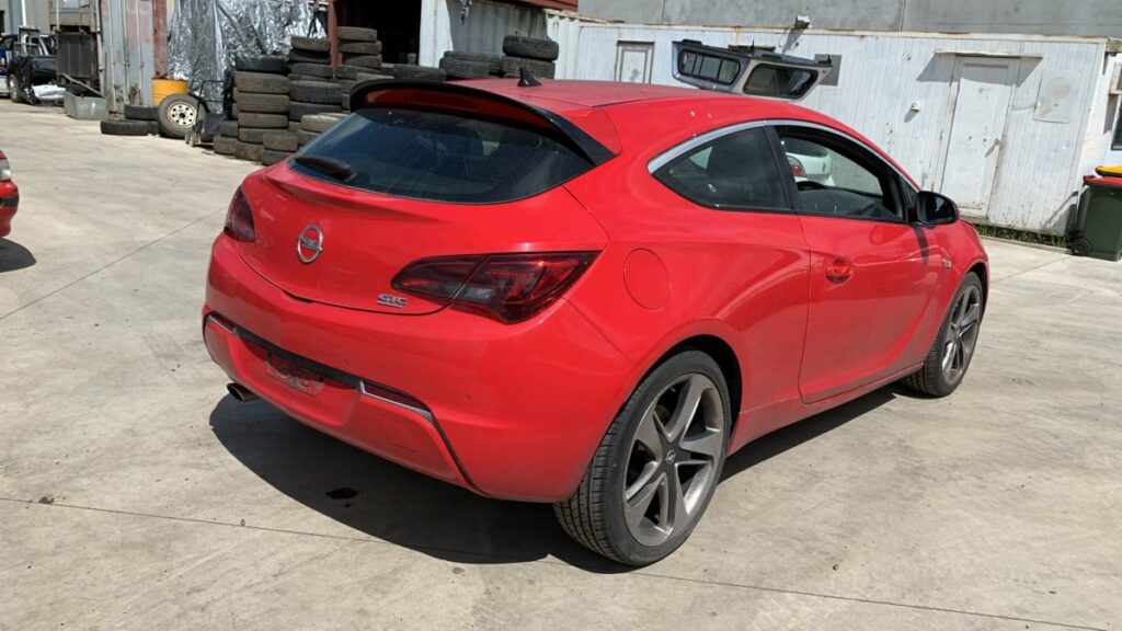 Car Wreckers - Opel Astra 2012