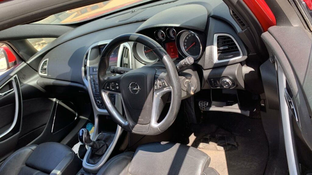 Car Wreckers - Opel Astra 2012