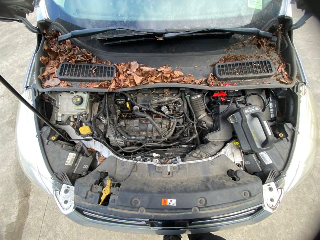 Car Wreckers - Ford Kuga 2013 Silver Auto Petrol