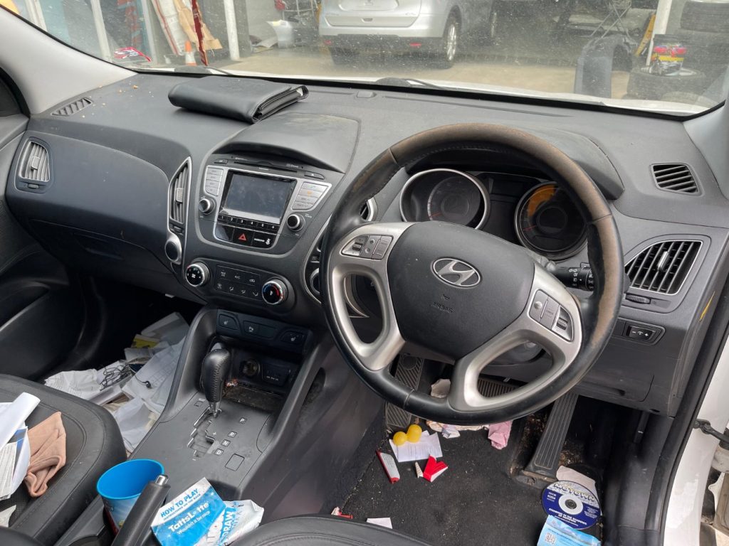 Car Wreckers - Hyundai ix35 2013 White Auto Petrol