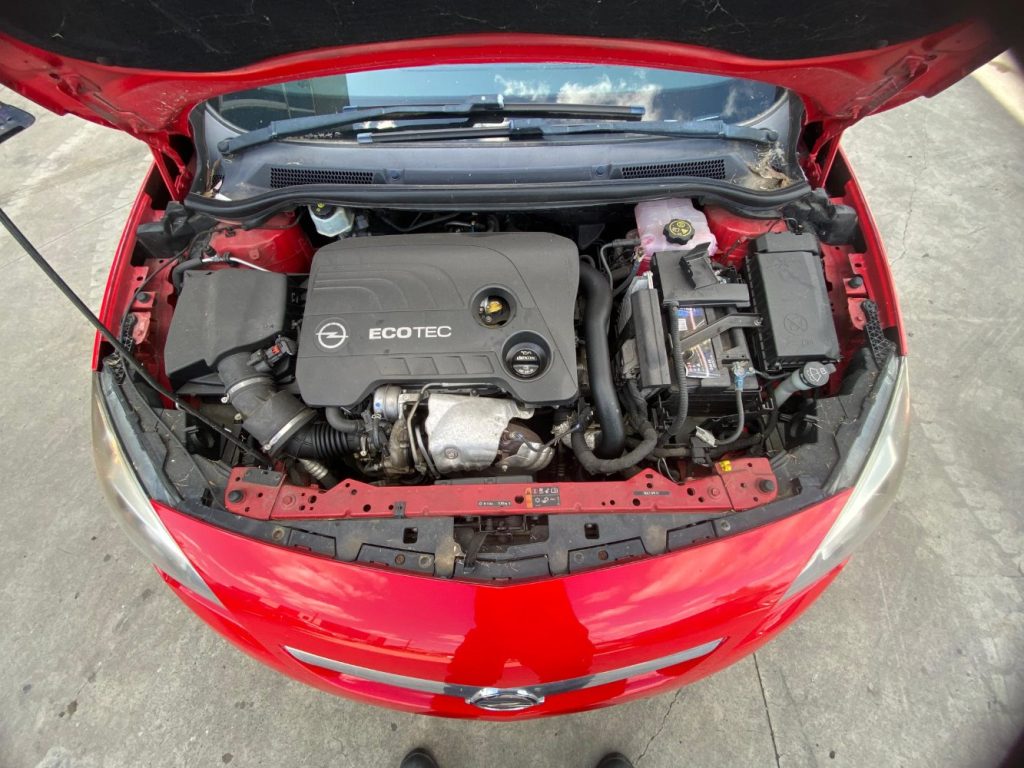 Car Wreckers - Opel Astra 2013 Red Auto Petrol