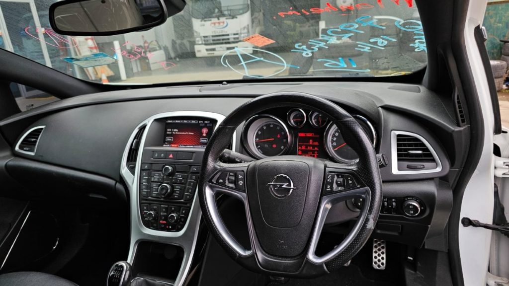 Car Wreckers - Opel Astra 2013 White Auto Petrol