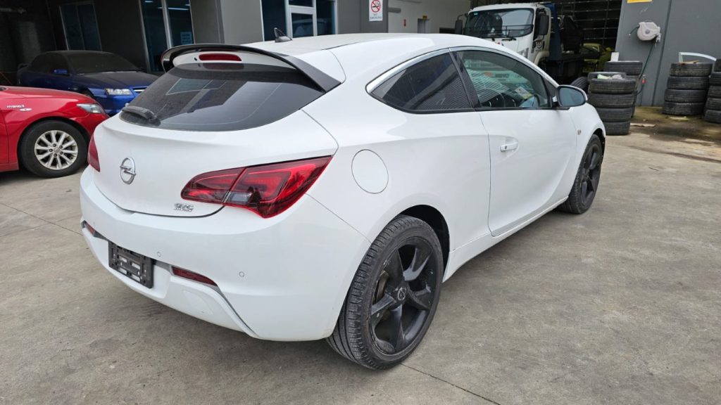 Car Wreckers - Opel Astra 2013 White Auto Petrol