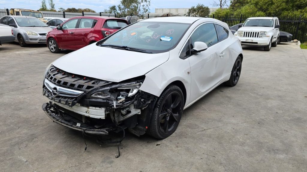 Car Wreckers - Opel Astra 2013 White Auto Petrol