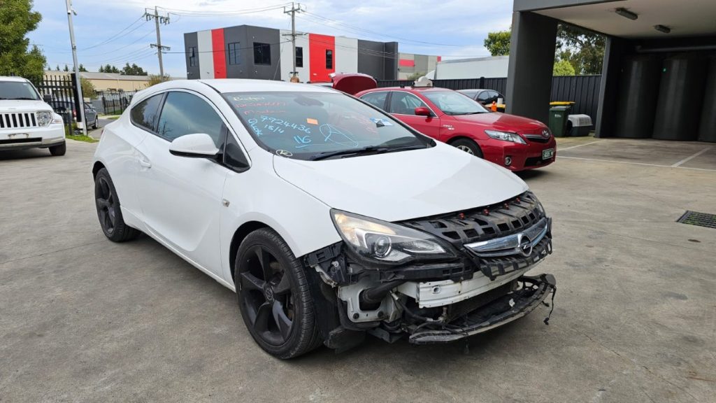 Car Wreckers - Opel Astra 2013 White Auto Petrol
